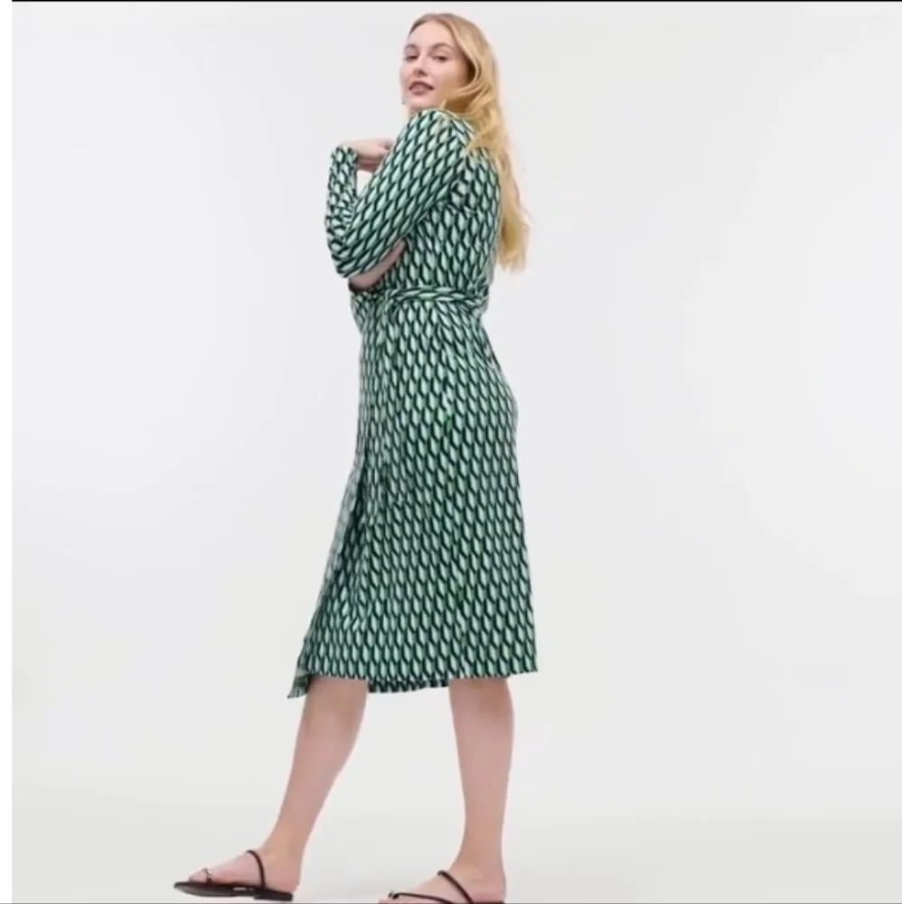 Diane Von Furstenberg Bold Print Midi Wrap Dress‎